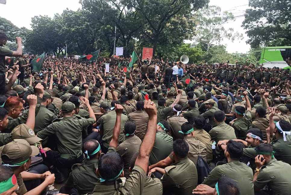 আনসার সদস্যদের দাবি-দাওয়া পর্যালোচনায় কমিটি গঠন