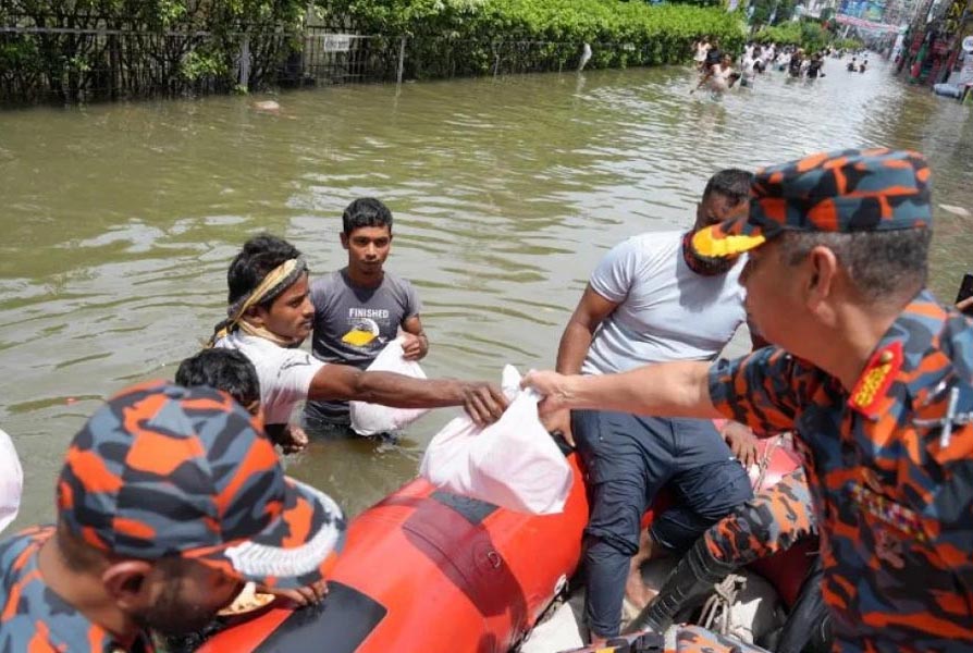 বন্যাদুর্গতদের জন্য ১ দিনের বেতন দিবে ফায়ার সার্ভিস