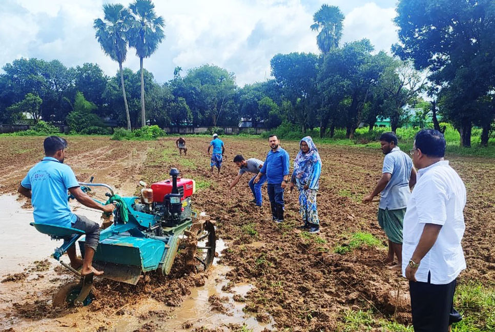 বন্যার্ত কৃষকদের পাশে দাঁড়িয়েছে বিনা