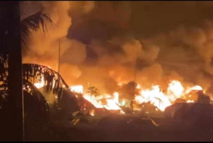 আশুলিয়ায় ১৬টি ঝুট গোডাউনে আগুন