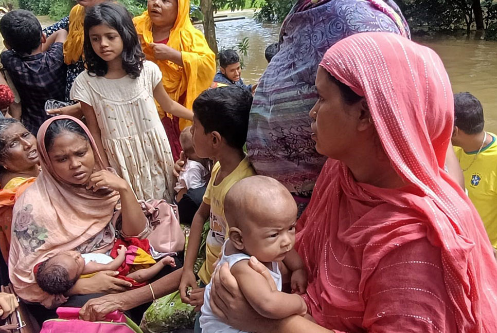 কুমিল্লায় আশ্রয়কেন্দ্রে শিশু খাদ্যের সংকট