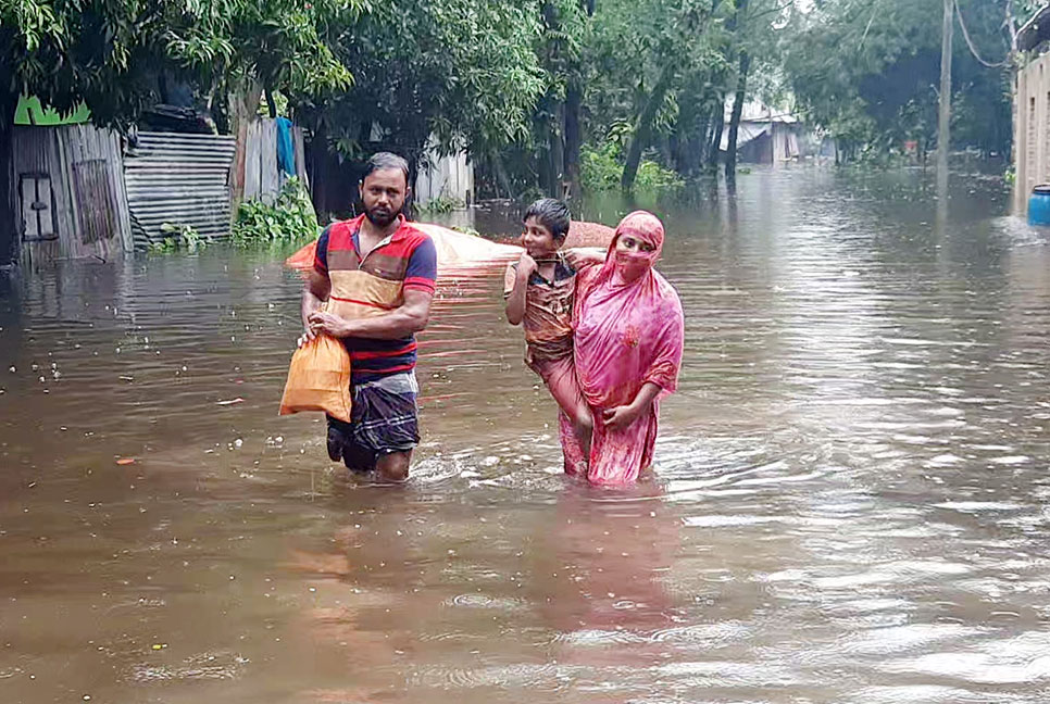 লক্ষ্মীপুরে ত্রাণ যাচ্ছে না দূরবর্তী এলাকায়