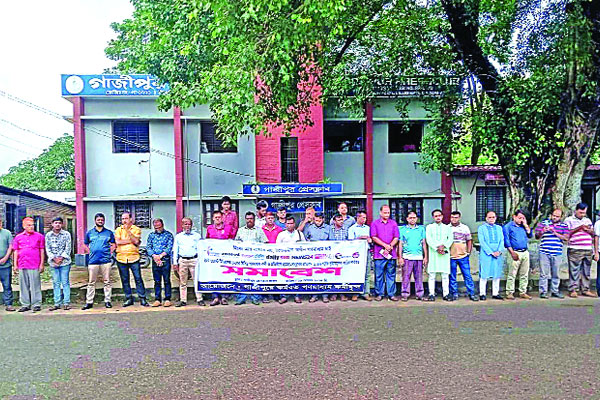 ইস্ট ওয়েস্ট মিডিয়ায় হামলায় ক্ষোভ প্রতিবাদ অব্যাহত