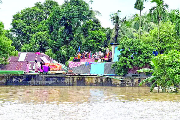 বন্যার্তদের পাশে পুরো দেশ