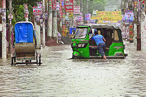 তিন ঘণ্টার বৃষ্টিতে ডুবল খুলনা