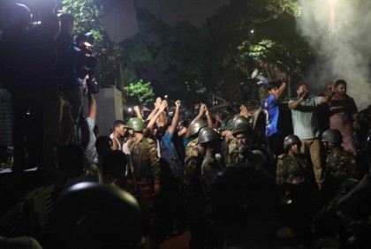 সাড়ে দশ ঘণ্টা পর মুক্ত সচিবালয়ের কর্মকর্তা-কর্মচারীরা