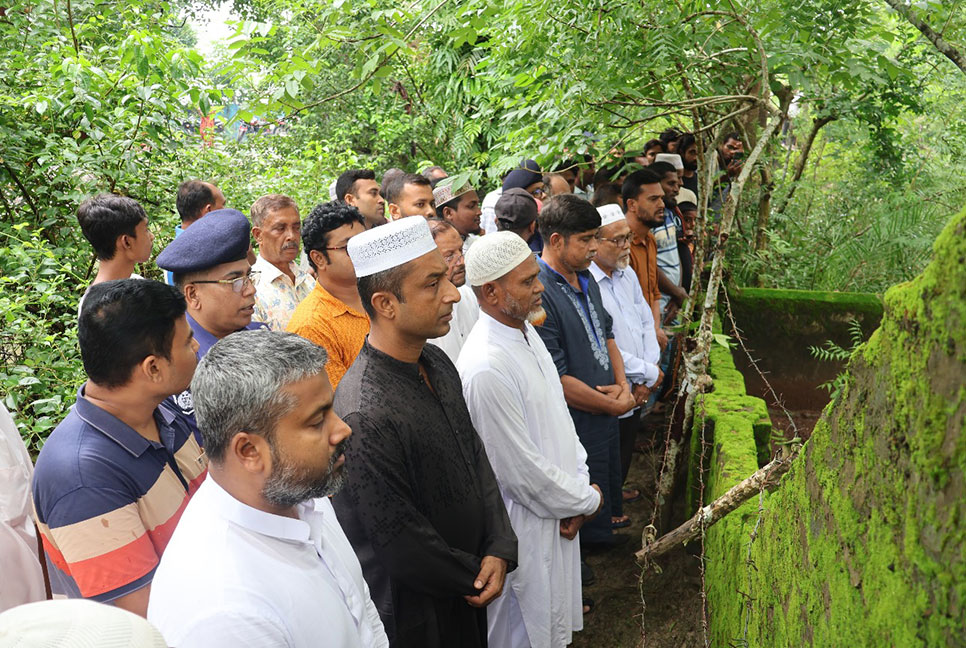 বাগেরহাটে ছাত্র আন্দোলনে শহীদ পরিবারের সাথে পুলিশের মতবিনিময়
