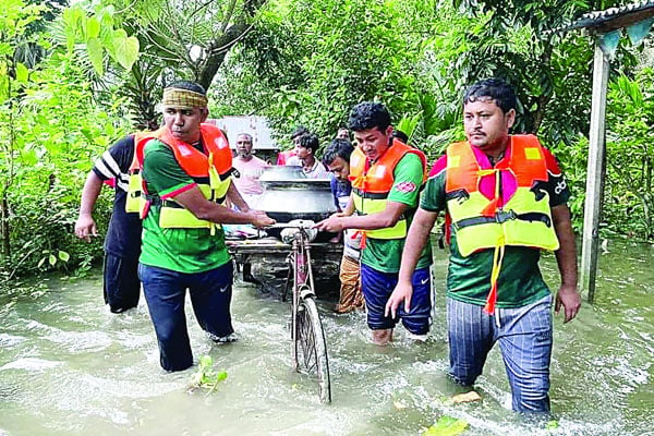  বন্যার্তদের পাশে ছাত্রদল