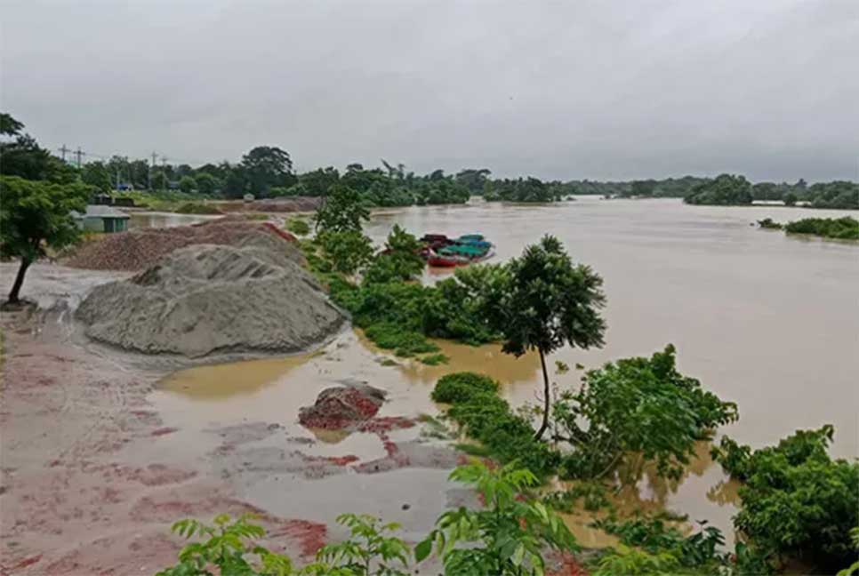 বিপৎসীমার নিচে নেমেছে গোমতীর পানি