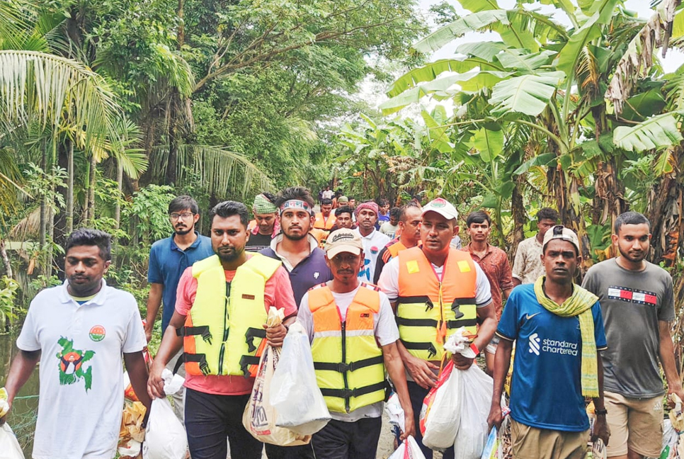 বানভাসি মানুষের জন্য তারেক রহমানের উপহার নিয়ে ছাত্রদল