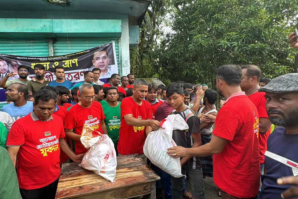 জনজীবন স্বাভাবিক না হওয়া পর্যন্ত যুবদল বন্যার্তদের পাশে থাকবে: মুন্না