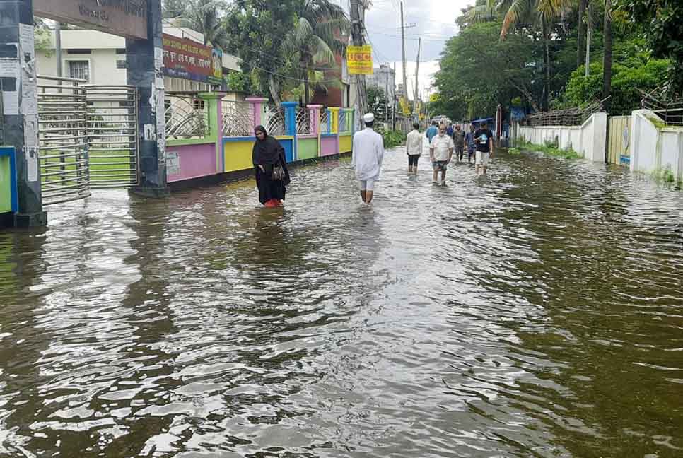 নোয়াখালীতে বন্যা পরিস্থিতির উন্নতি, খাদ্য সংকট