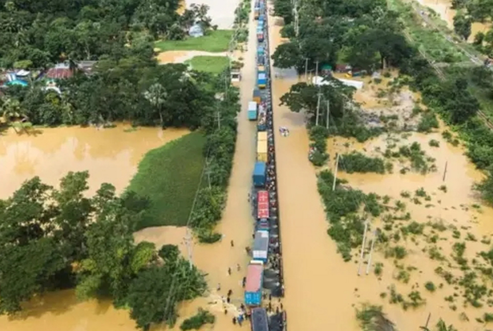 দেশে বন্যায় মৃতের সংখ্যা বেড়ে ৫৪