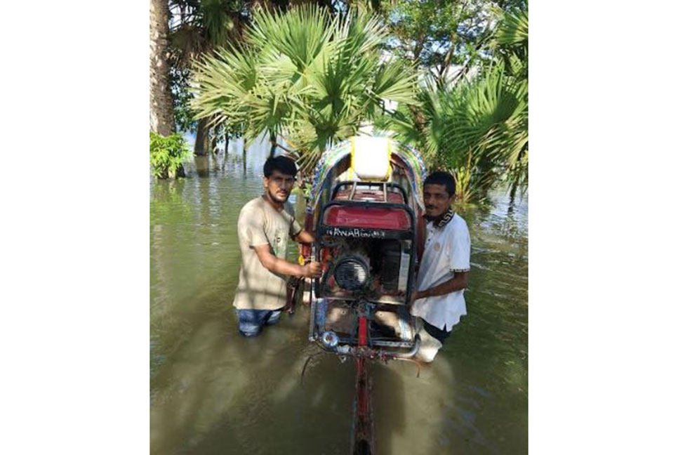 বন্যার্তদের পাশে দাঁড়াতে রবির বহুমুখী উদ্যোগ