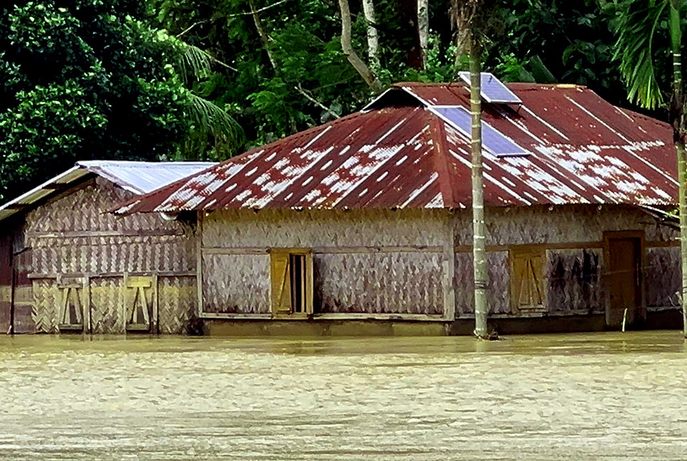 পানিবন্দি পাহাড়ের মানুষ 