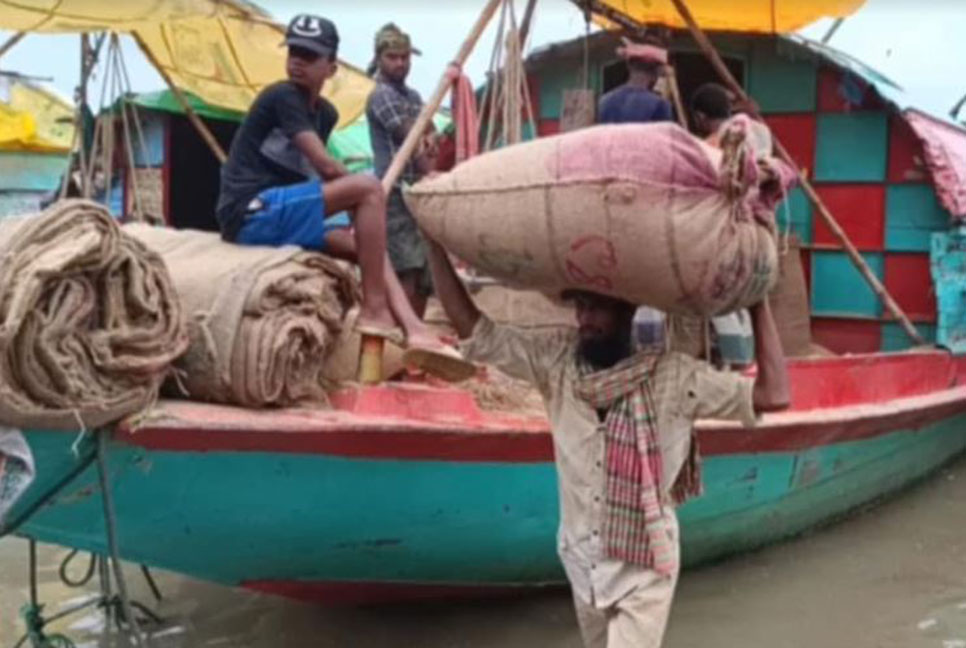 ব্যাংক থেকে টাকা তুলতে না পারায় কেনা যাচ্ছে না ধান, বাজার ঊর্ধ্বমুখী