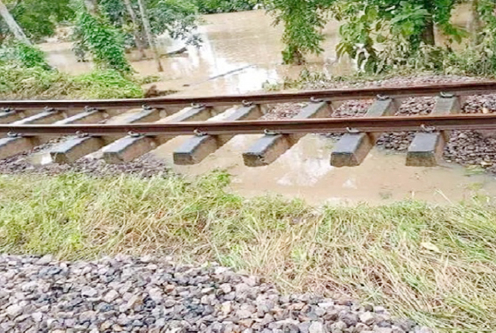 বন্যায় চট্টগ্রামে রেলপথের ১৩ কিলোমিটার ক্ষতিগ্রস্ত