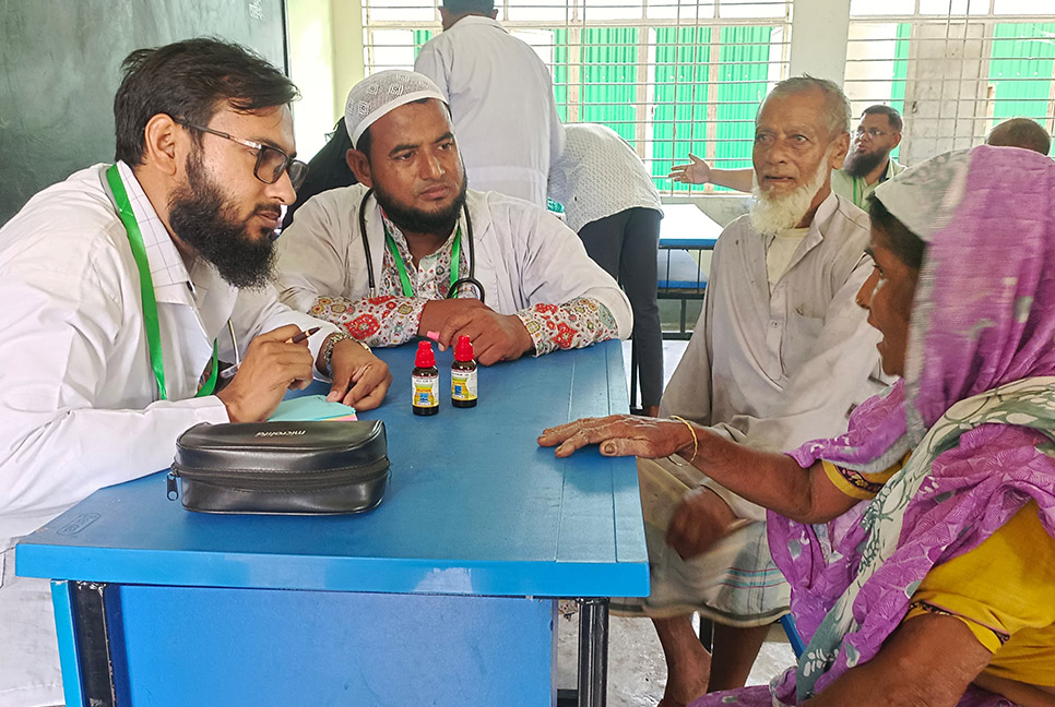 আখাউড়ায় বিনামূল্যে চিকিৎসা পেলেন বন্যাদুর্গতরা