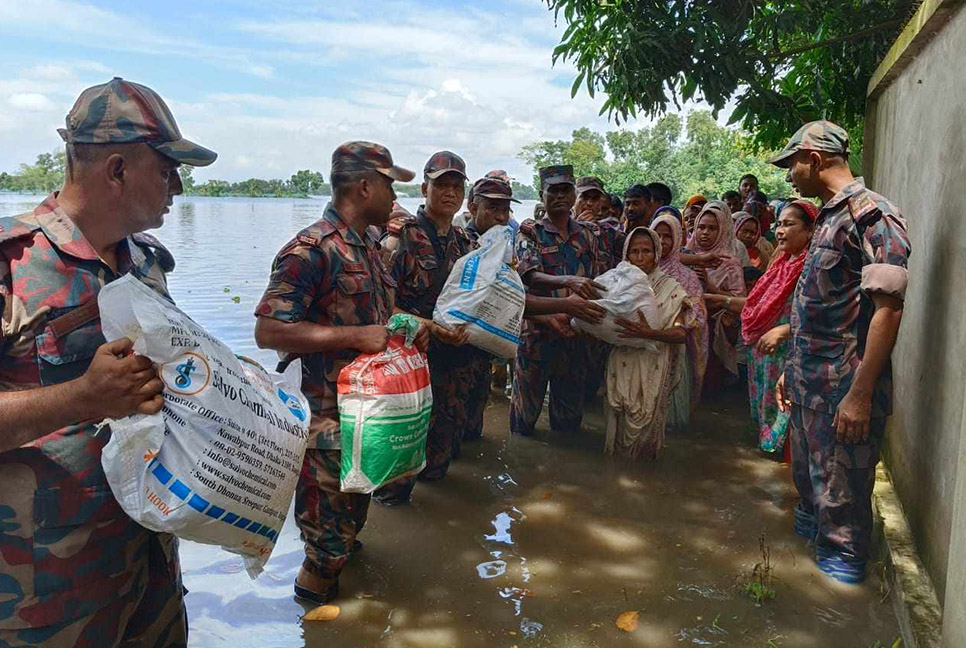 বন্যার্তদের পাশে বিজিবি : আজও ত্রাণ দিল ২,৭৩০ জনকে, চিকিৎসা পেল ১,৮৯০