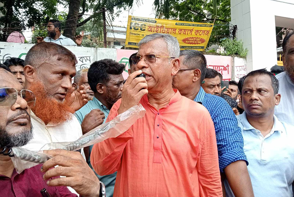 শেখ হাসিনা ও তার দোসররা বাংলাদেশকে লুটেপুটে ধ্বংস করে দিয়েছে: নিরব

