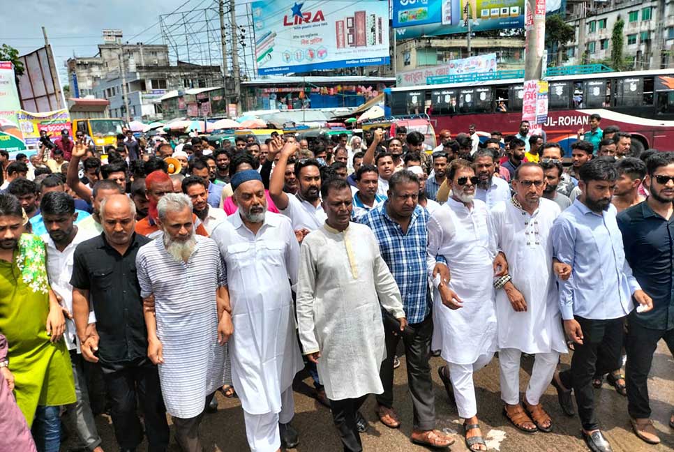 বরিশালে আহত শিক্ষার্থীদের বাস ভাড়া ফ্রি করার সিদ্ধান্ত