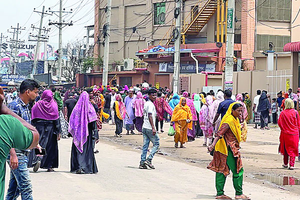 শ্রমিক বিক্ষোভ সংঘর্ষ ২০ কারখানা বন্ধ