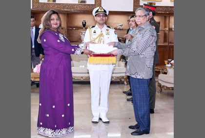 রাষ্ট্রপতির কাছে নবনিযুক্ত মালদ্বীপ হাইকমিশনারের পরিচয়পত্র পেশ