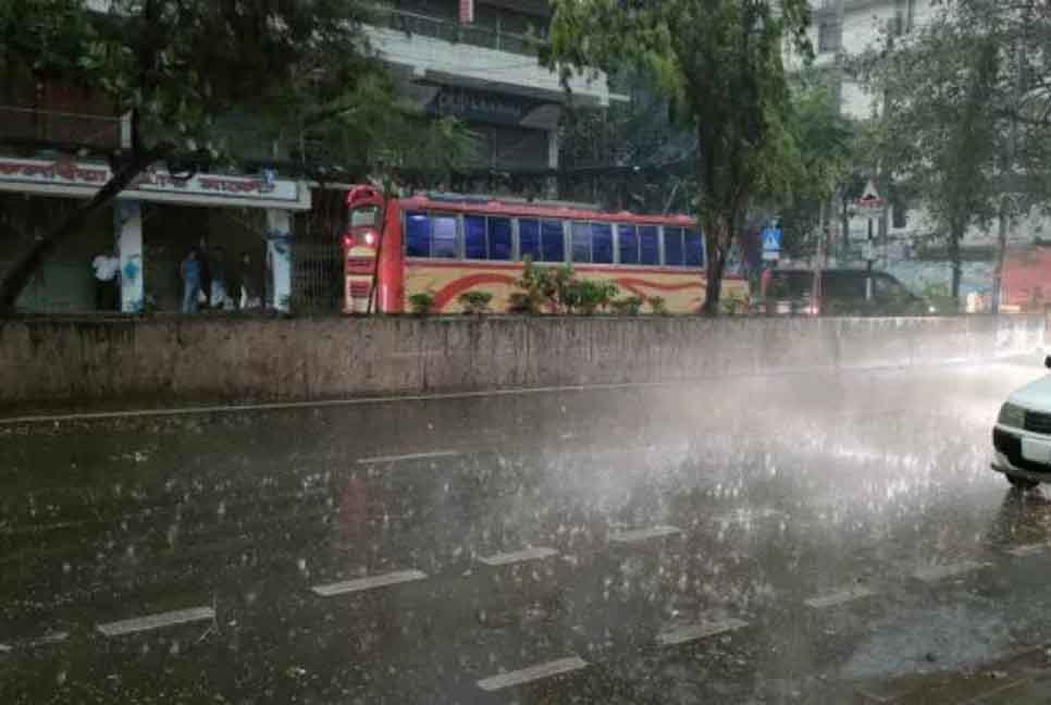 ঢাকায় মুষলধারে বৃষ্টি-বজ্রপাত