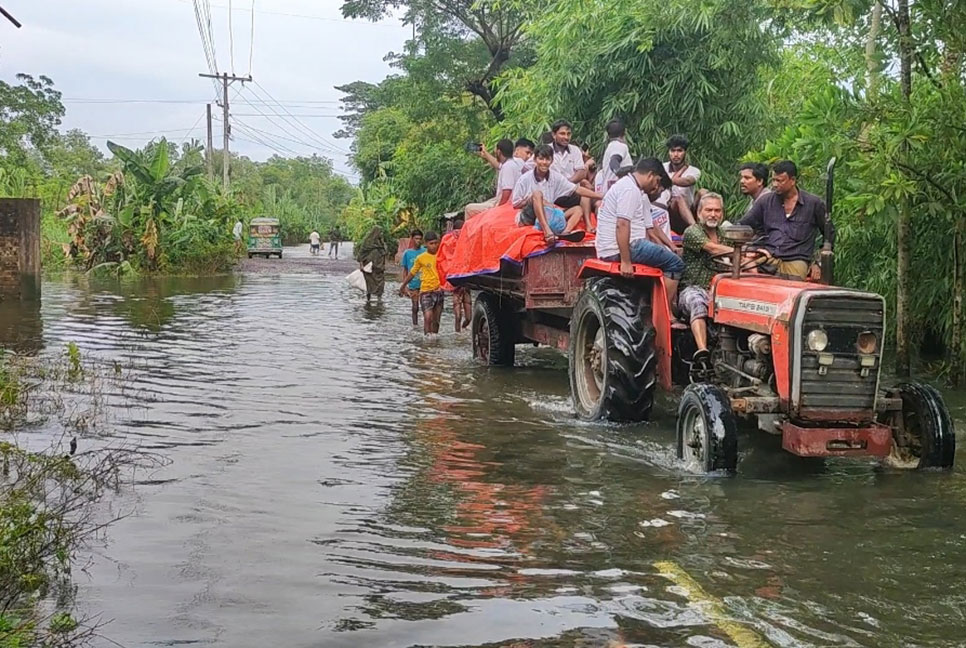 ফেনীতে বন্যা পরিস্থিতি উন্নতির দিকে