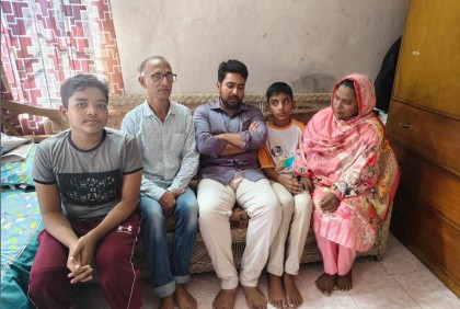 শহীদ আহনাফের বাসায় তথ্য উপদেষ্টা
