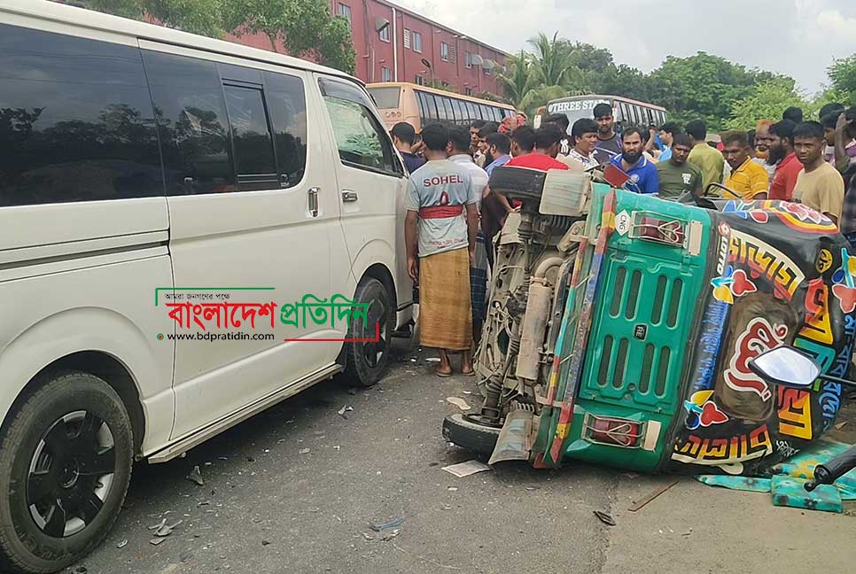 সিরাজগঞ্জে মাইক্রোবাস-অটোরিকশার সংঘর্ষে নিহত ৬