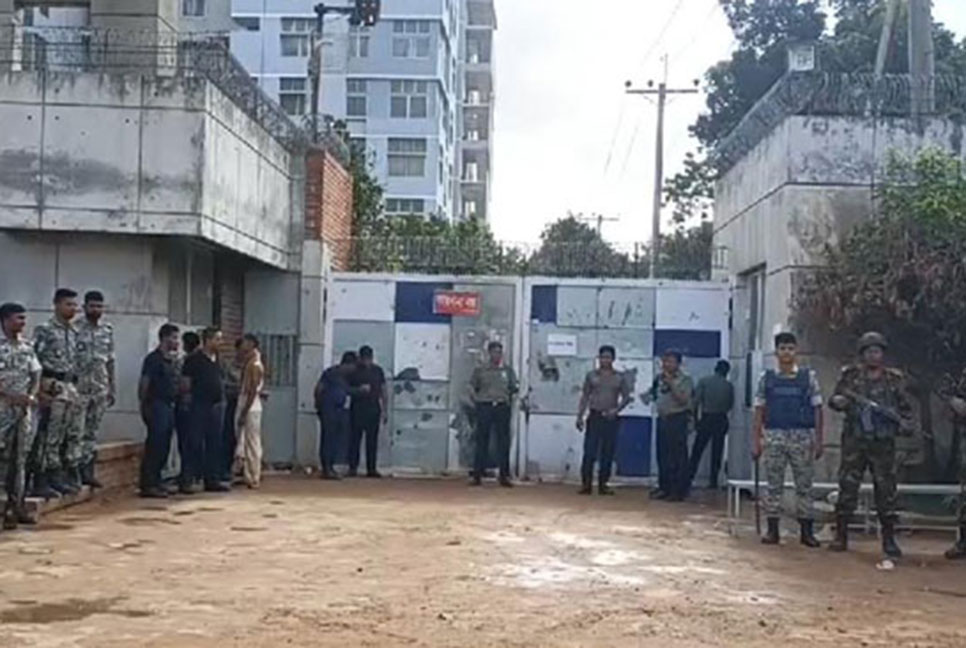 ফের অস্থিরতা, আশুলিয়ায় বন্ধ ৭৯ কারখানা