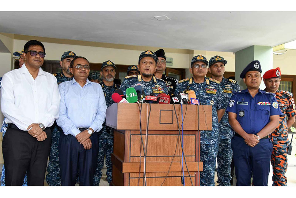 নৌবাহিনী প্রধানের খুলনা ও ভোলা জেলা পরিদর্শন