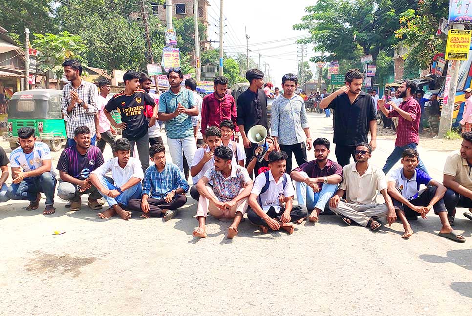 ইভটিজিংয়ের প্রতিবাদ করায় শিক্ষার্থীদের উপর পরিবহন শ্রমিকদের হামলা