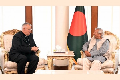 প্রধান উপদেষ্টার সঙ্গে ভ্যাটিকান রাষ্ট্রদূতের সাক্ষাৎ

