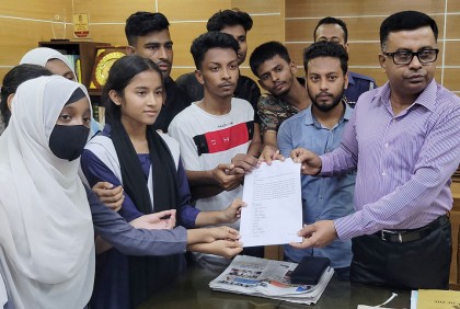 রাজবাড়ীতে শিক্ষার্থীদের মিছিলে হামলাকারীদের গ্রেফতার দাবি