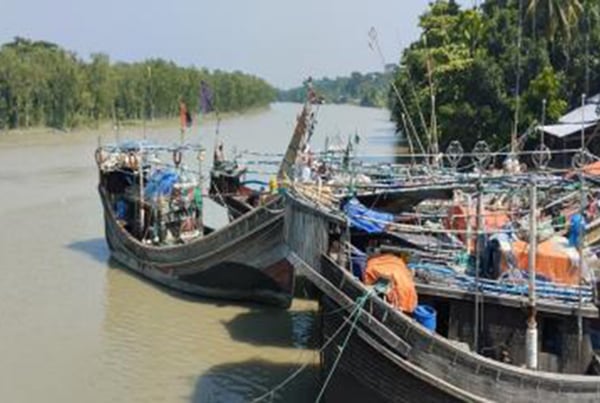 সাগরে ৩ নম্বর সংকেত, সুন্দরবনে ৩ শতাধিক ট্রলার নিরাপদ আশ্রয়ে