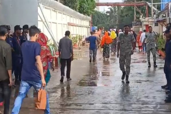 কাজে যোগ দিয়েছেন আশুলিয়ার পোশাক কারখানার শ্রমিকরা