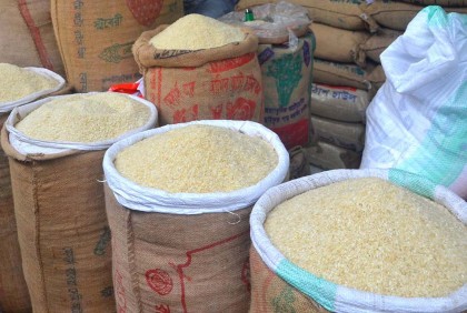 বগুড়ায় মোকামেই দাম বেড়েছে চালের

