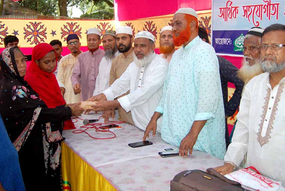 বগুড়ায় শহীদ কমর উদ্দিনের পরিবারকে জামায়াতের আর্থিক সহায়তা