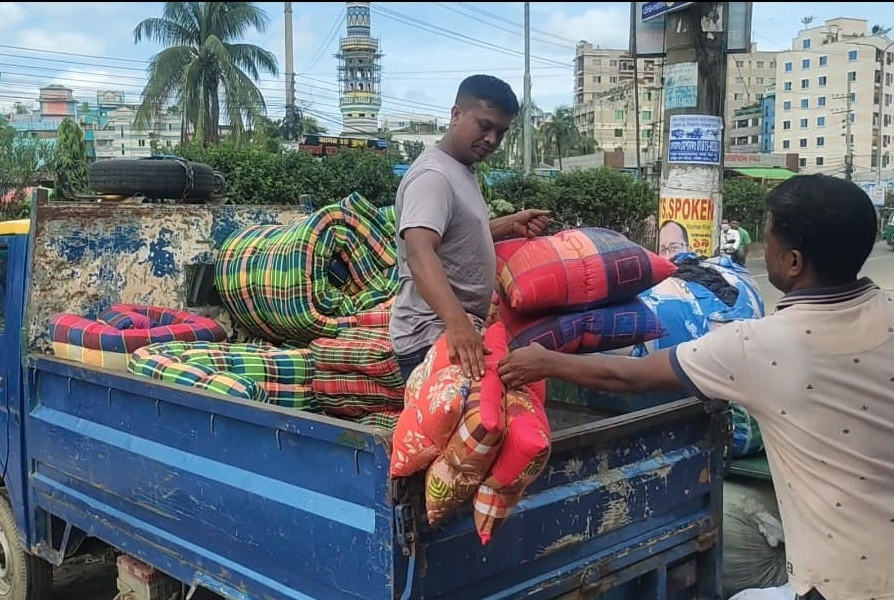 ছাগলনাইয়ায় ৬ পরিবার পেল বসুন্ধরা শুভসংঘের উপহার