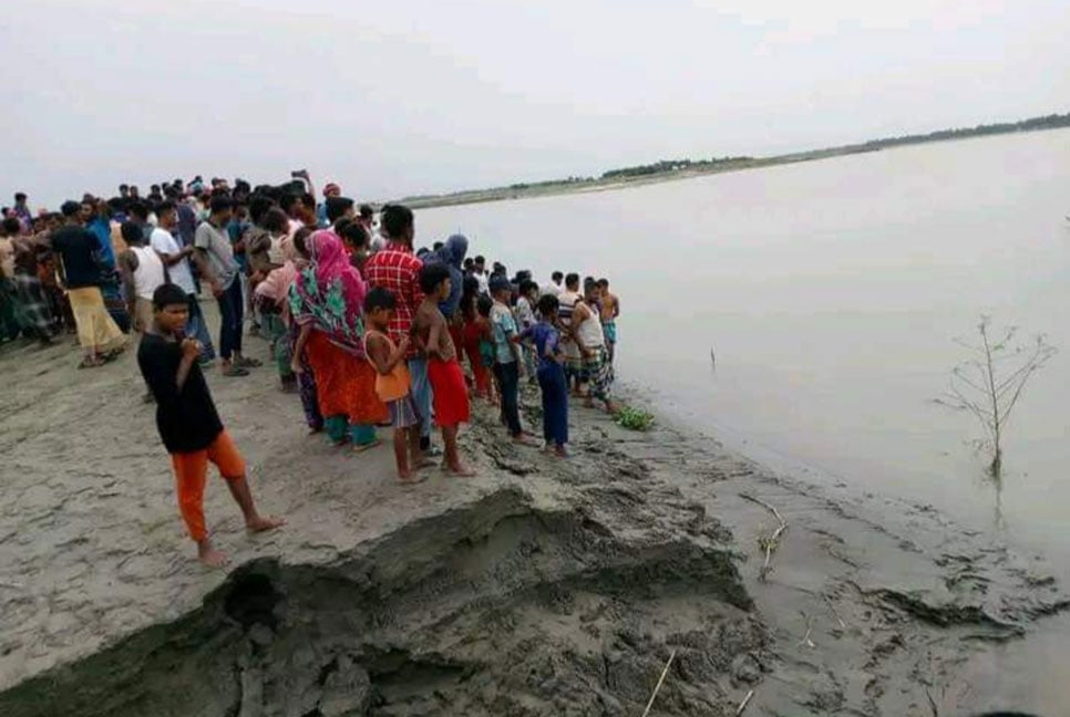 কুড়িগ্রামে নৌকাডুবিতে যুবক নিখোঁজ