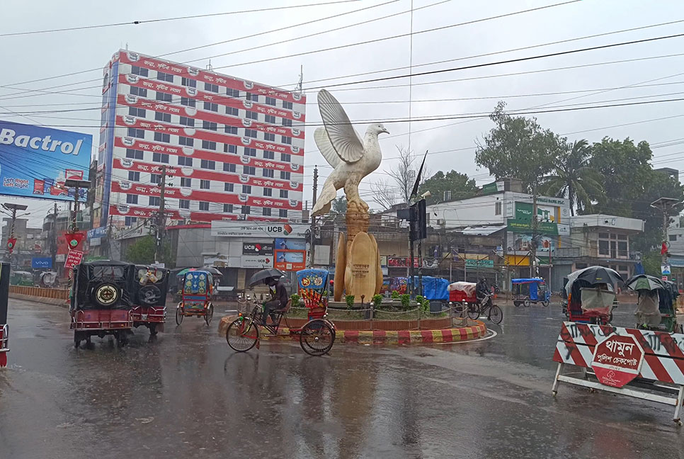 ঝিনাইদহে টানা বৃষ্টিতে ভোগান্তি জনজীবনে