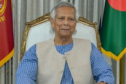 পুলিশ ও বিশেষজ্ঞদের ঢাকার যানজট নিরসনের উপায় খুঁজতে বলেছেন প্রধান উপদেষ্টা

