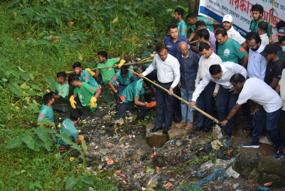 বরিশাল জেল খালের পরিচ্ছন্নতা অভিযান শুরু
