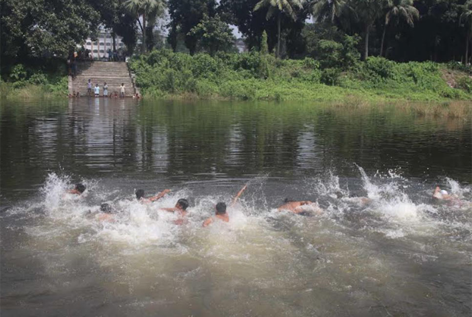 ইবিতে উন্মুক্ত সাঁতার প্রতিযোগিতা  