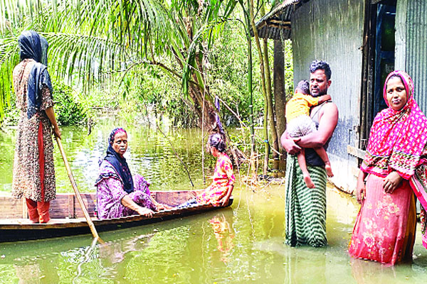 পানি নামছে না, বন্দি মানুষ