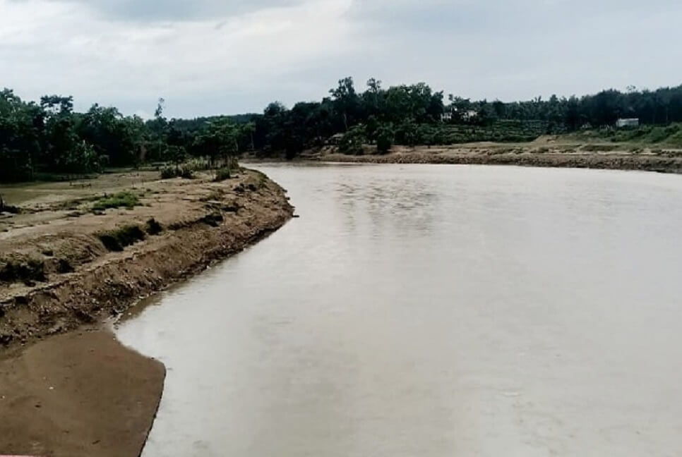 ব্রিজ রক্ষায় বালু উত্তোলন বন্ধ করলো প্রশাসন