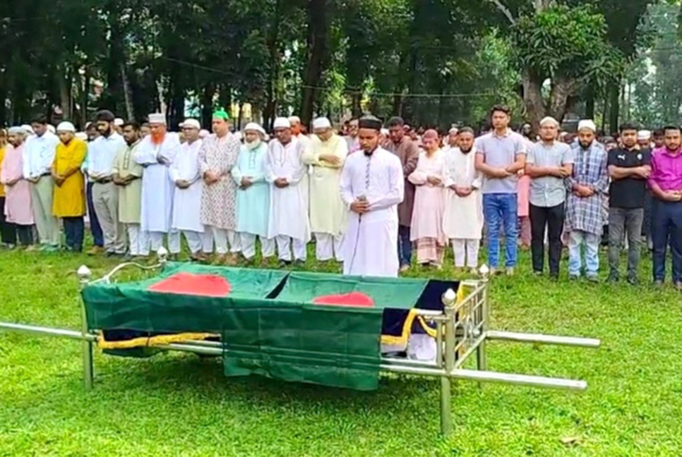 বগুড়ায় ছাত্র আন্দোলনে নিহত রাতুলের দাফন সম্পন্ন