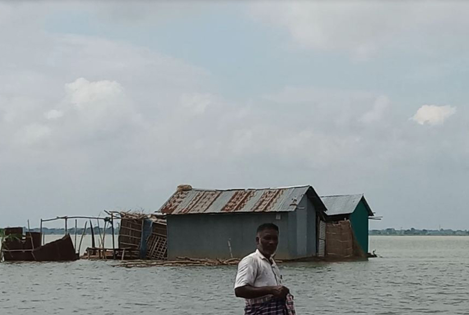 চাঁপাইনবাবগঞ্জে বন্যা : ১০ হাজার মানুষ পানিবন্দি